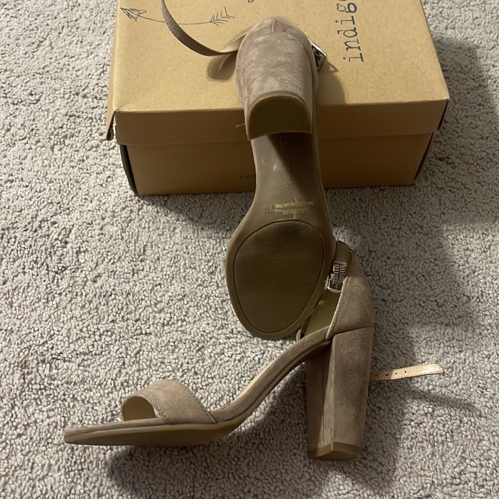 High heels - Picture 2 of 3